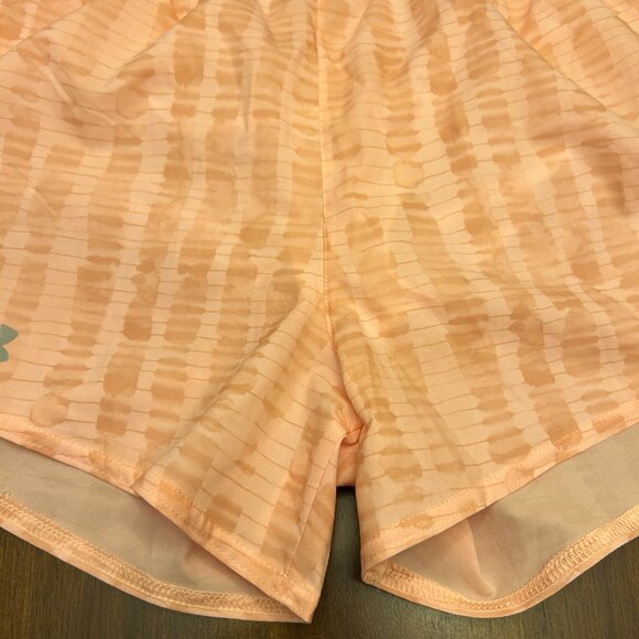 NWT Under Armour Women's Mileage Heatgear Printed Running Shorts Peach Size MD/M - Picture 3 of 14